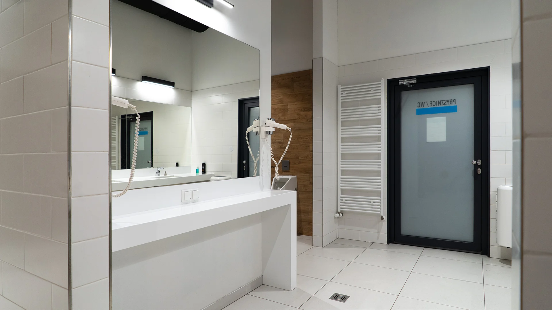 archiworks-zdrofit-lazurowa-warszawa-silownia-lazienka