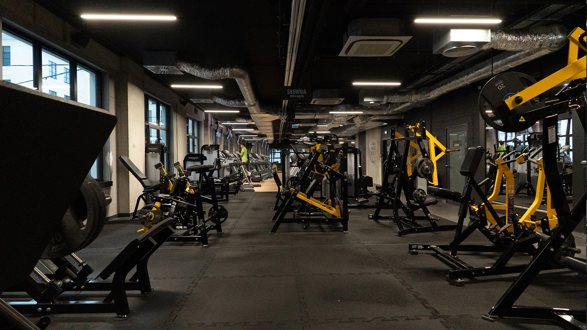 archiworks-zdrofit-pzo-warszawa-silownia-industrialna