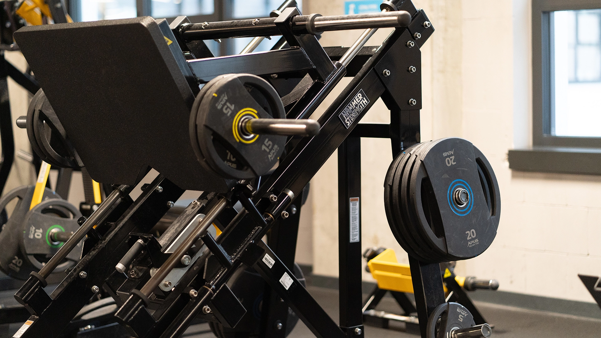 archiworks-zdrofit-pzo-warszawa-silownia-maszyna-stosowa