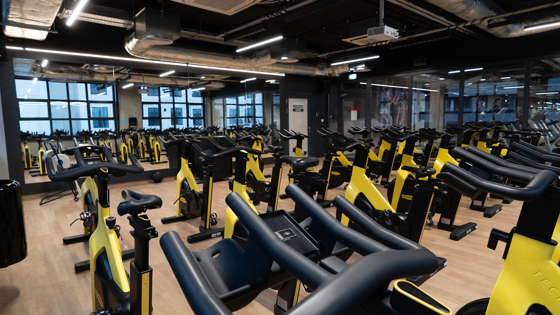 archiworks-zdrofit-pzo-warszawa-silownia-rowerki