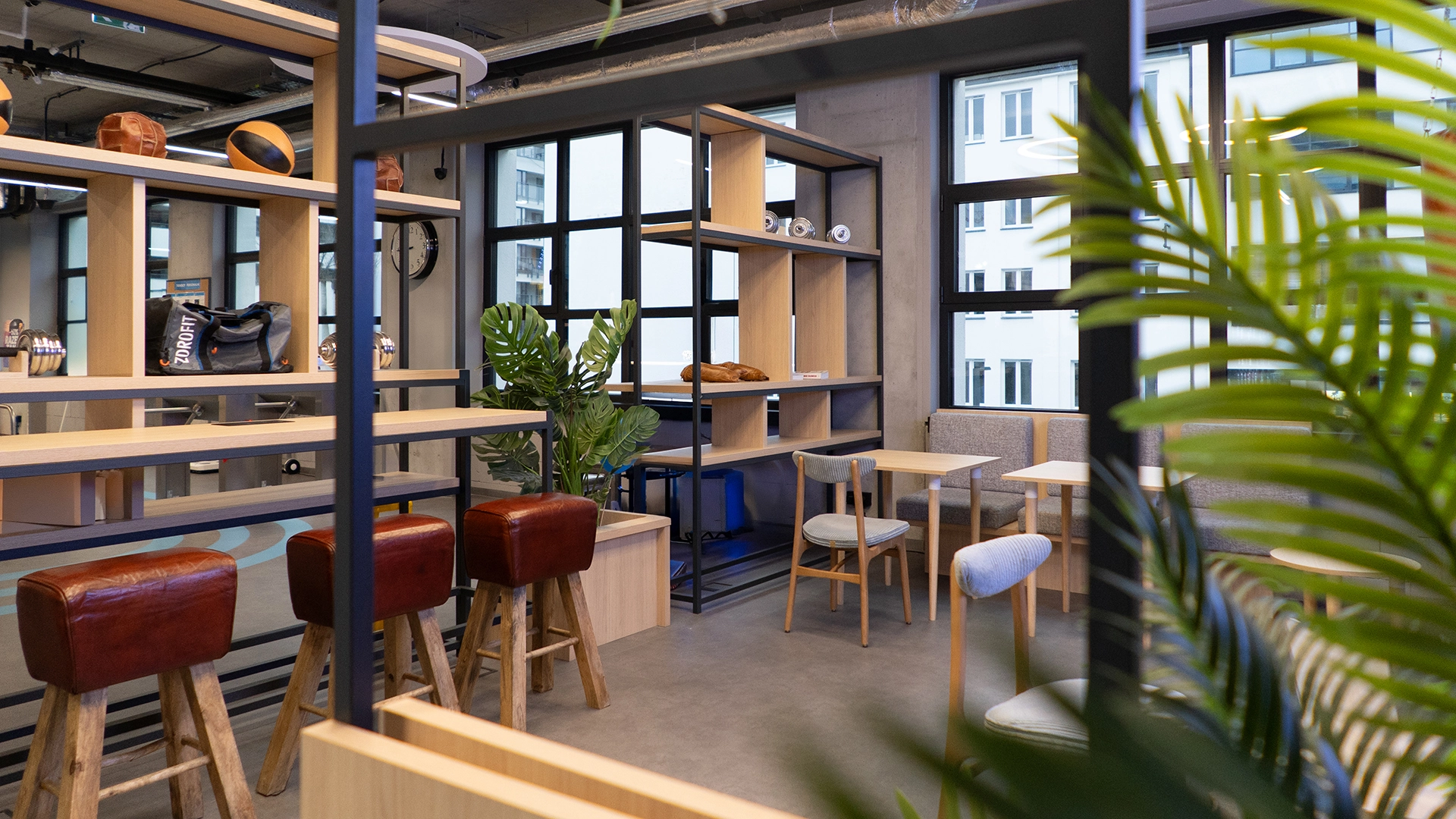 archiworks-zdrofit-pzo-warszawa-silownia-strefa-wejscia