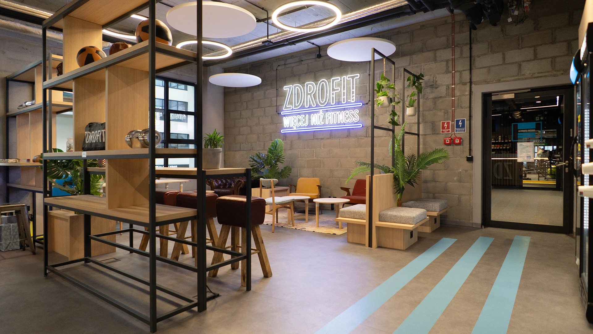 archiworks-zdrofit-pzo-warszawa-silownia-wejscie